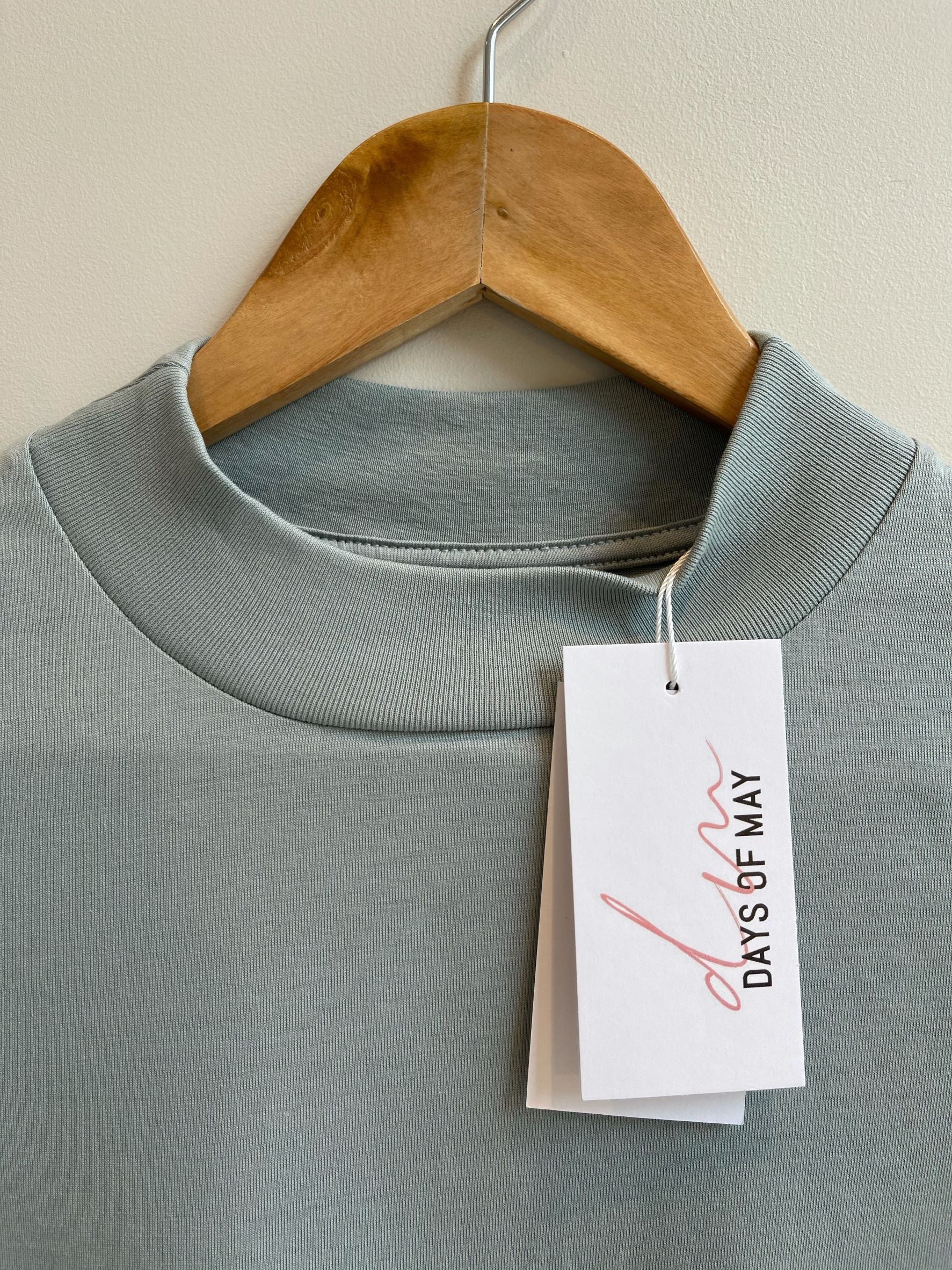 organic cotton tee shirt in grey